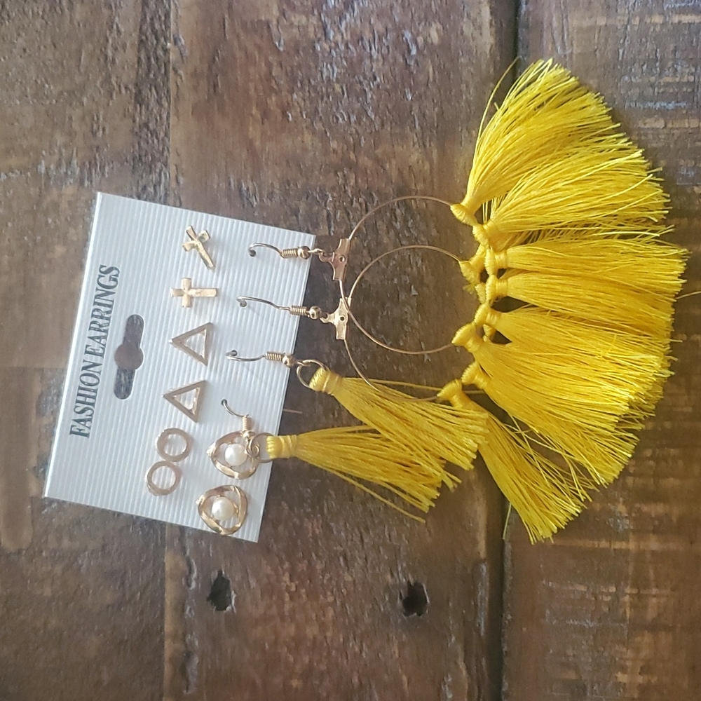 Pack of earrings